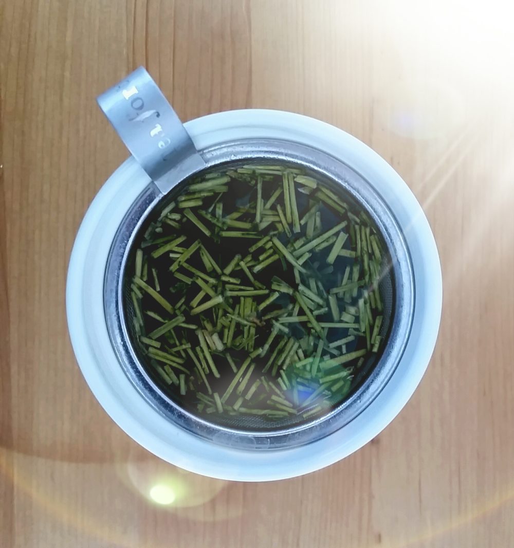 Rein in die Tasse und schnell runter damit: Grüner Tee