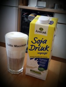 Milchschaum, der nicht aus Milch ist, sondern aus Alnatura Sojadrink.